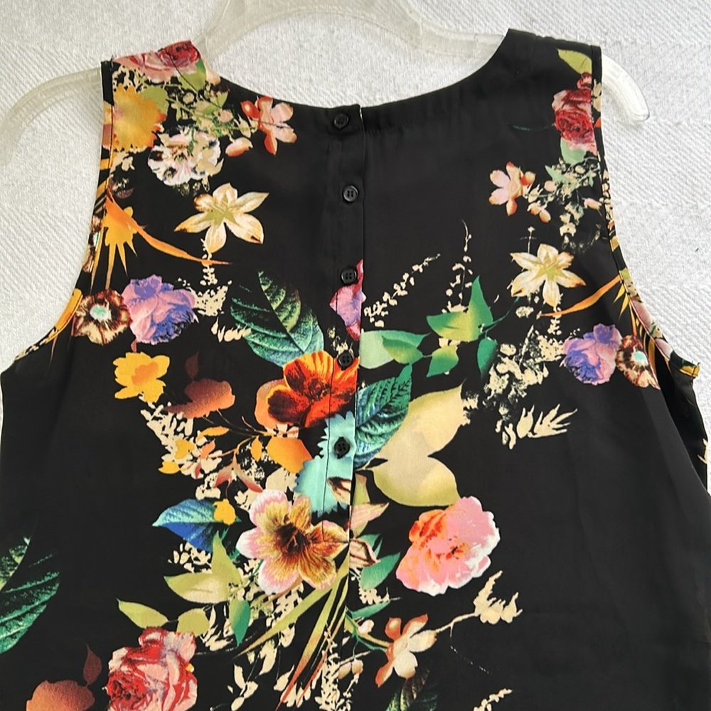 Floral Sleeveless top - Picture 2 of 4